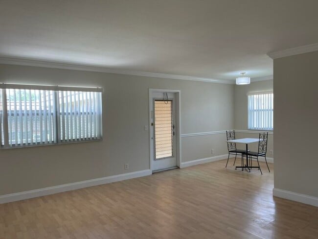 Building Photo - 472 Saxony Way