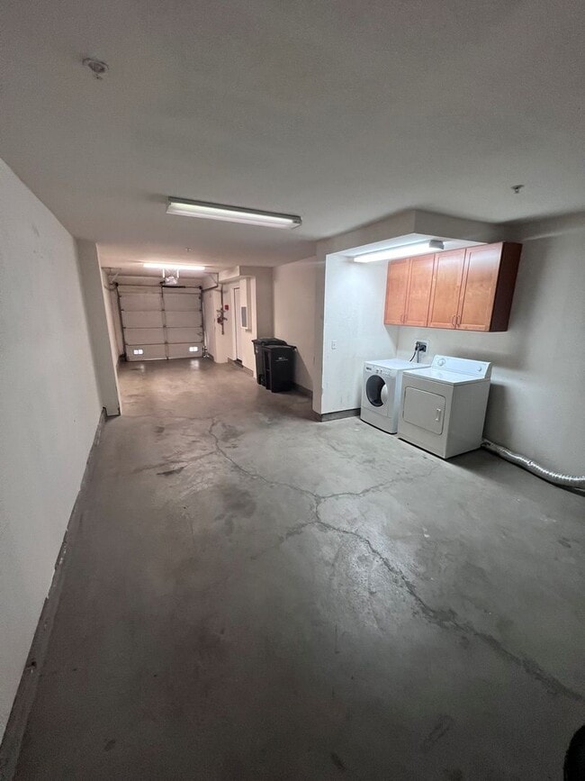 Building Photo - Nor Cal Realty Inc, 3 Bd 3 bth town home with 2 car garage