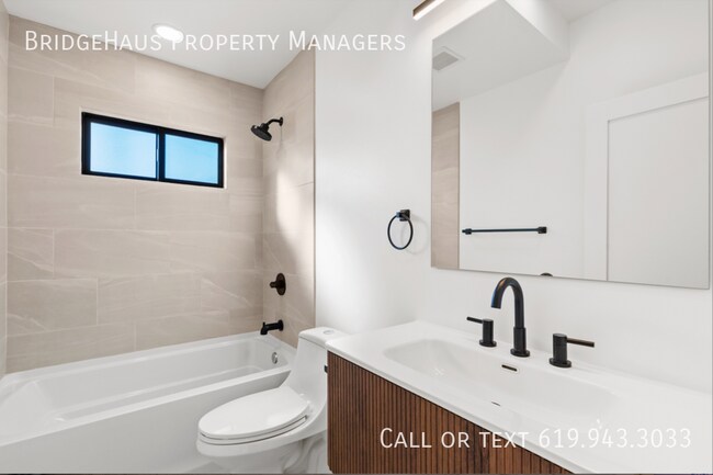 Building Photo - 3248 Clairemont Dr