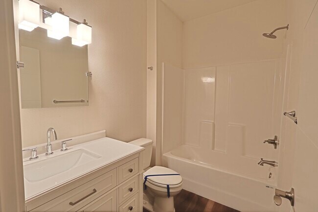 Building Photo - 7580 E Bay Blvd