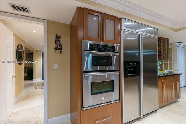 Building Photo - 19701 W Oakmont Dr