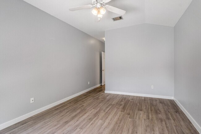 Building Photo - Beautiful & Convenient 3 Bedroom, 2 Bath Home in North Austin