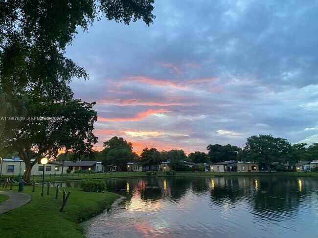 Building Photo - 516 Briarwood Cir