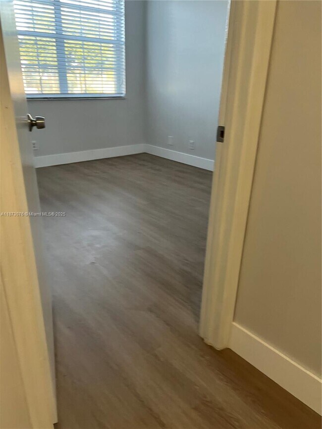 Building Photo - 16654 Hemingway Dr