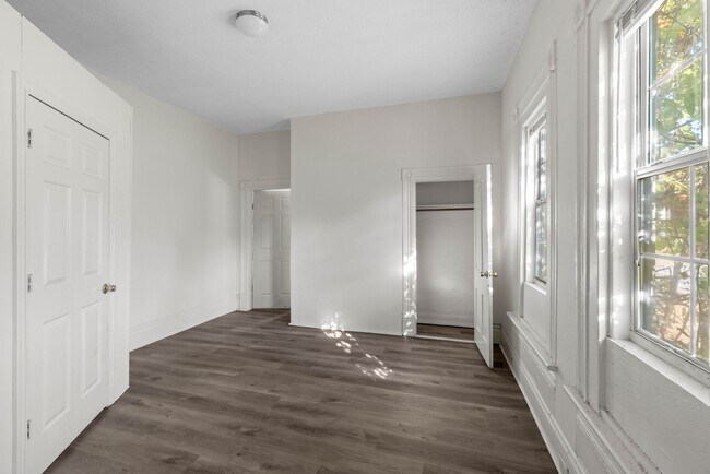 Building Photo - 1107 S Willow St