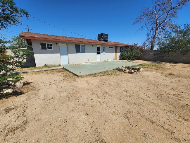 Building Photo - Two Bedroom One Bath Home!