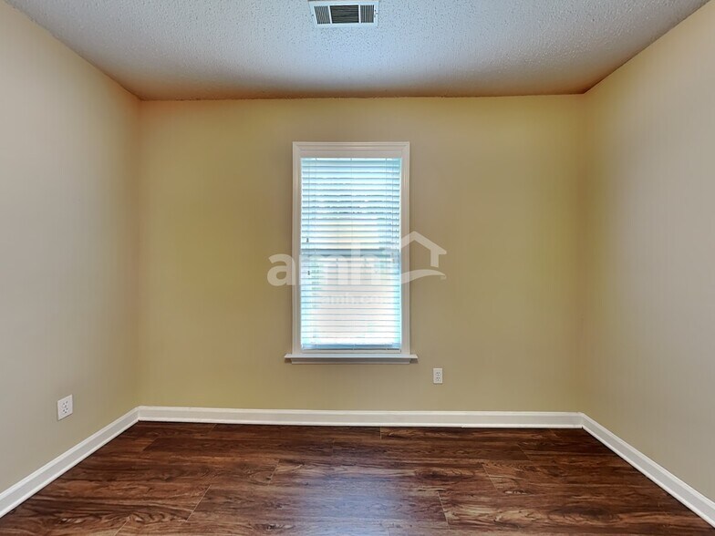 Building Photo - 1473 Lewisburg Pointe Dr