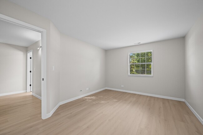 Building Photo - 556 E Shag Bark Ln