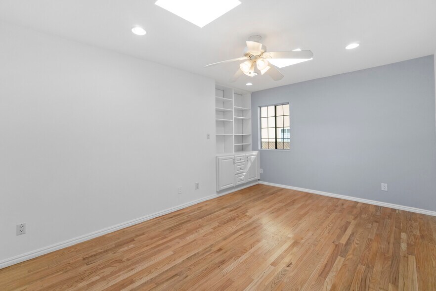 Building Photo - 8643 Clifton Way
