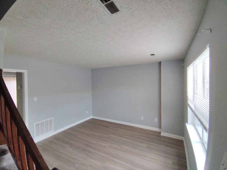 Building Photo - 23 Ferguson Dr