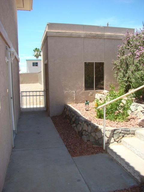 Building Photo - Reduced price. Call for a showing (928) 45...