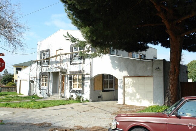 Building Photo - 1333 Hopkins St