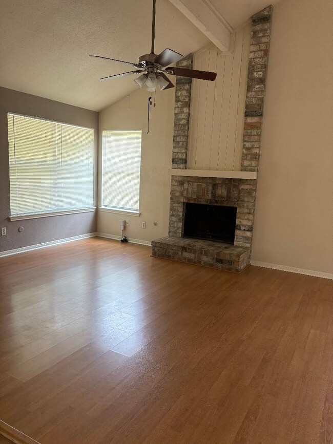 Building Photo - 9111 Woodhouse Dr