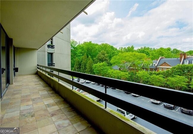 Building Photo - 2660 Peachtree Rd NW