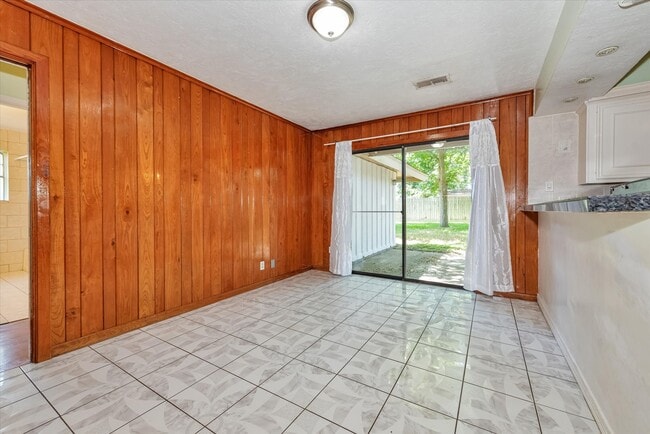 Building Photo - 7119 Bellaire Blvd