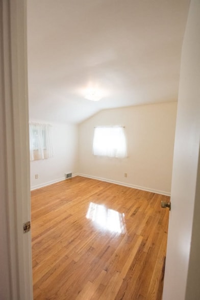 Building Photo - 733a Cribbs St