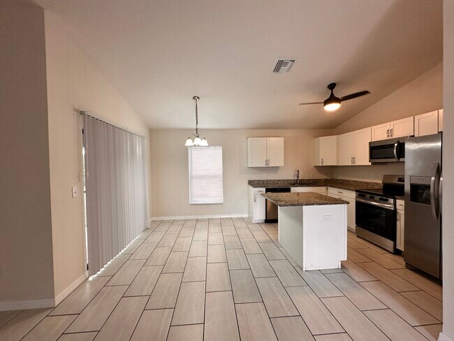 Building Photo - 314 NW 7th Pl