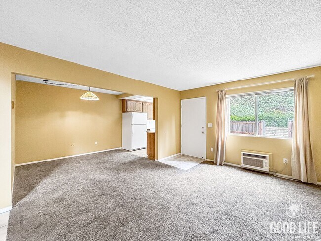 Building Photo - Spacious 3BD/2.5BA Townhouse in UTC W/ 2-Car Garage, Washer/Dryer, Balcony, Community Pool & Tenn...