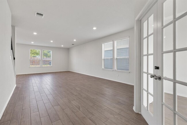 Building Photo - 905 Duskywing Wy