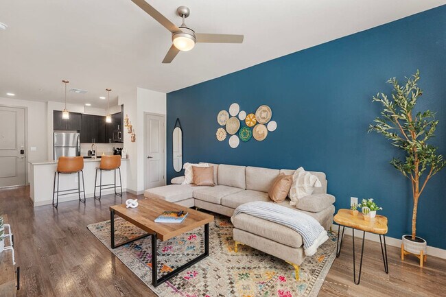 Building Photo - 711 W Broadway Rd