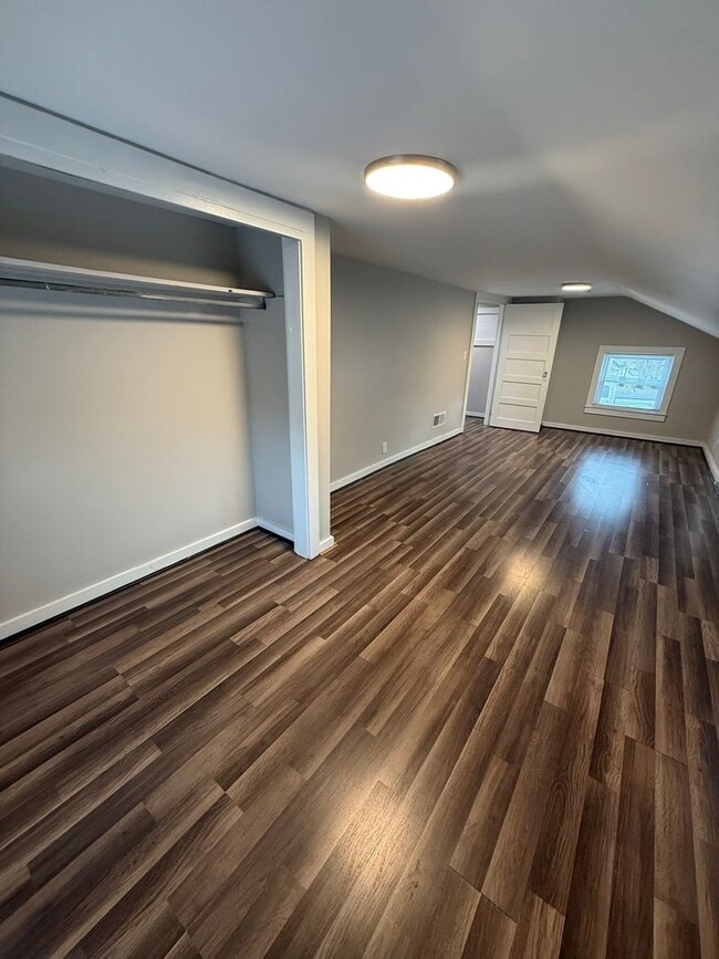 Building Photo - 2 Bed 1 Bath House