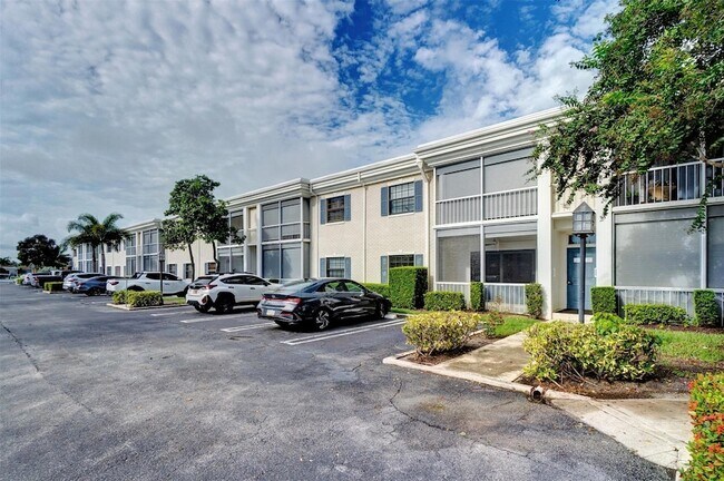 Building Photo - 140 Cypress Club Dr
