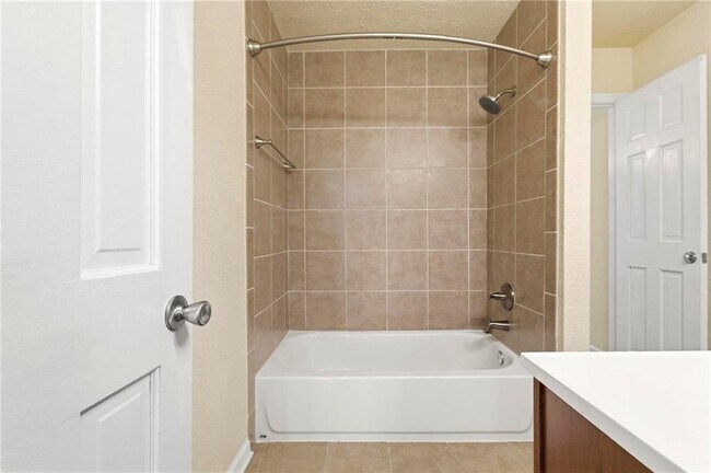 Building Photo - 245 Winding River Dr