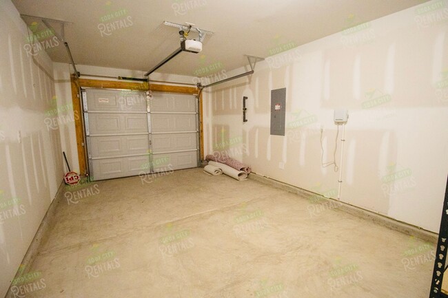 Building Photo - 3 Bedroom, 2.5 Bath in The Bluefield Commu...