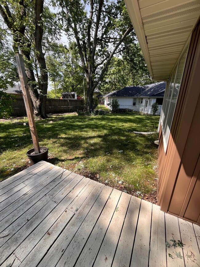 Building Photo - 3-Bed, 2-bath Luxury Southern Hills Designer Home!