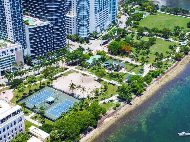 Building Photo - 1717 N Bayshore Dr