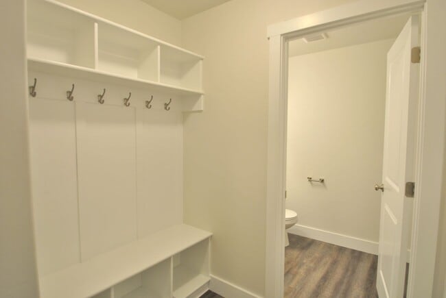 Building Photo - Conveniently Located North Logan Village Townhome | Near Utah State and Hospitals