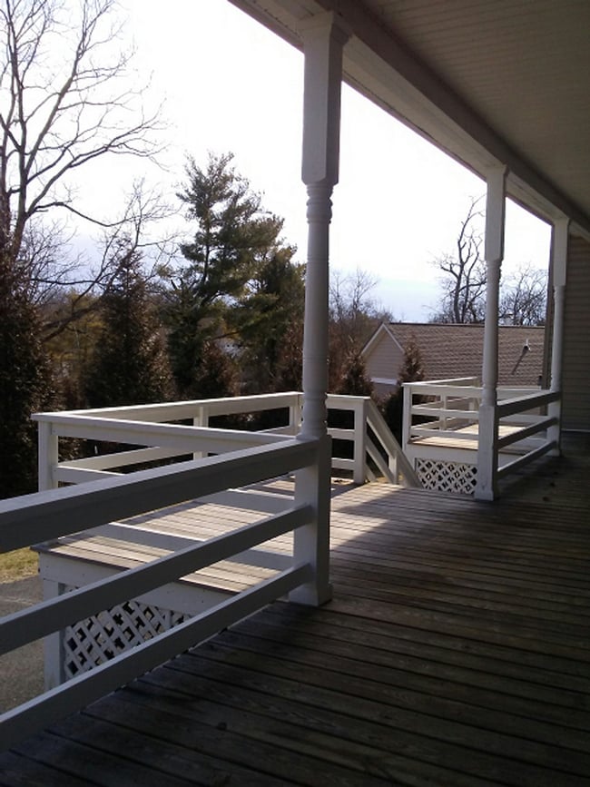 Building Photo - Two bedroom one bath close to law school