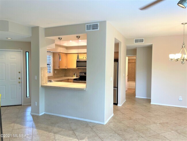 Building Photo - 6655 N Canyon Crest Dr