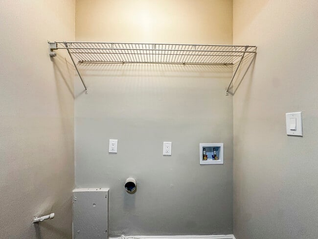 Building Photo - 7065 Merrywood Dr