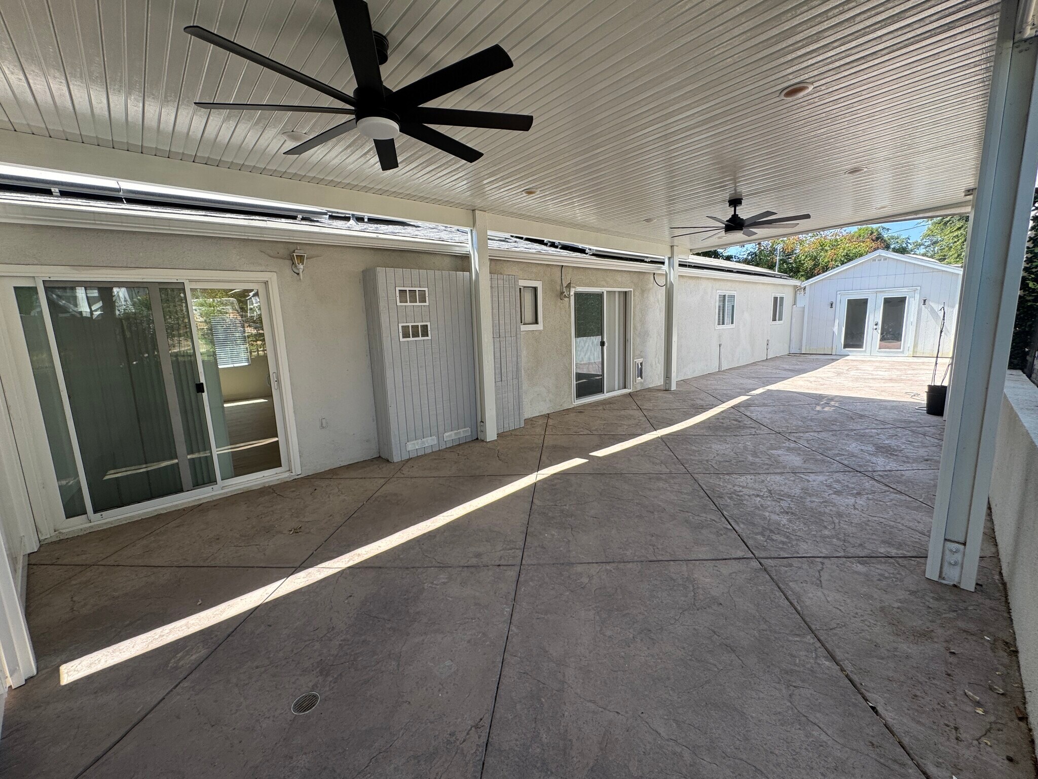 Building Photo - 1121 Calle Tulipan