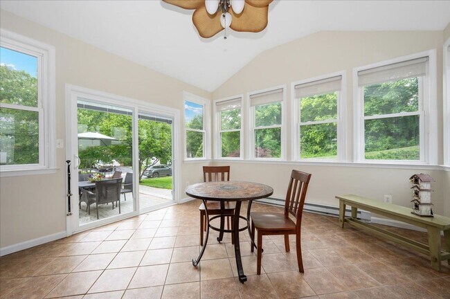Building Photo - Short Term / Corporate Rental Available