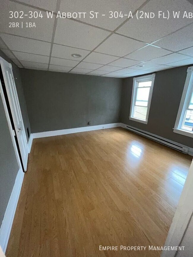 Building Photo - 302-304 W Abbott St-304-A (2nd Fl) W Abbot...