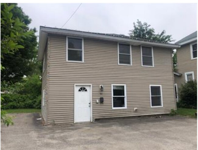 Building Photo - 381 Marlboro St