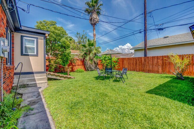 Building Photo - 4828 Wharton Dr