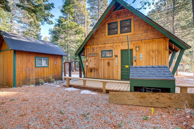 Building Photo - 7040 Bellevue Ave