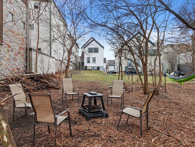 Building Photo - Updated 3 Bed / 1 Bath Duplex — Lower East...