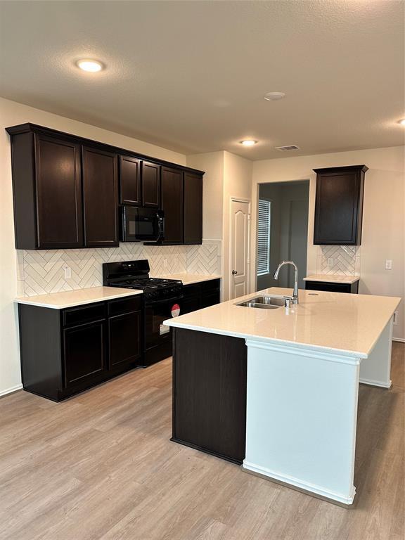 Building Photo - 652 Woodhaven Lks Dr