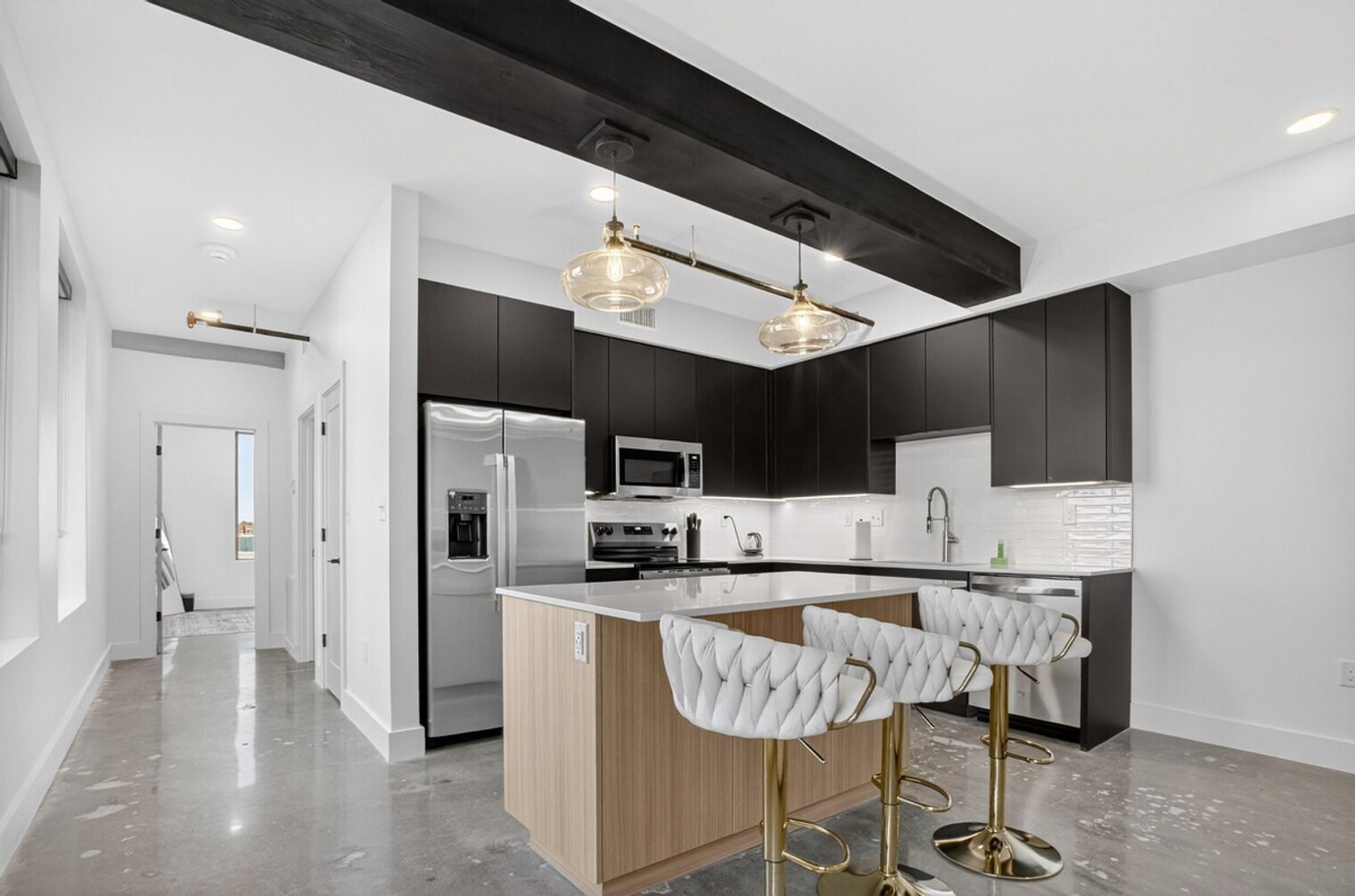 Building Photo - 116 W 3rd St