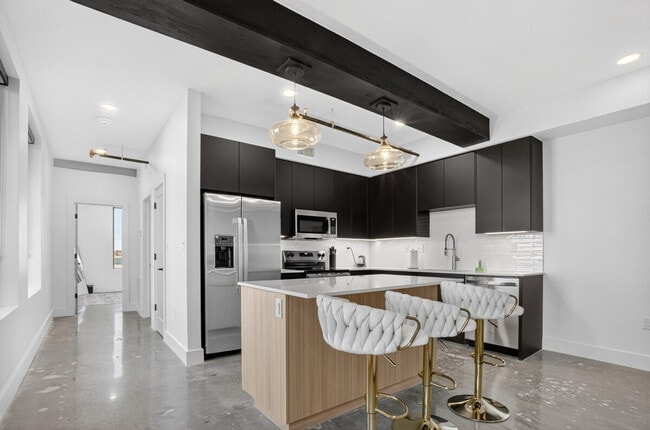 Building Photo - 116 W 3rd St