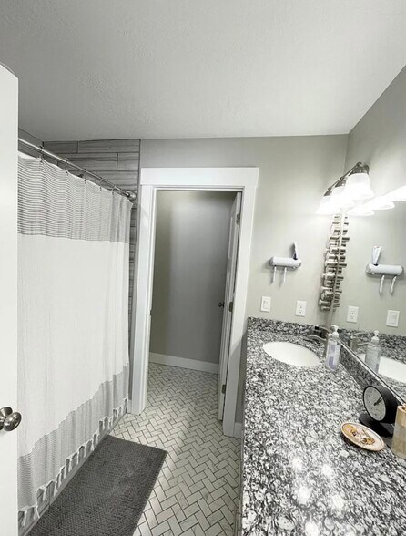 Building Photo - 1999 E Abbey Way