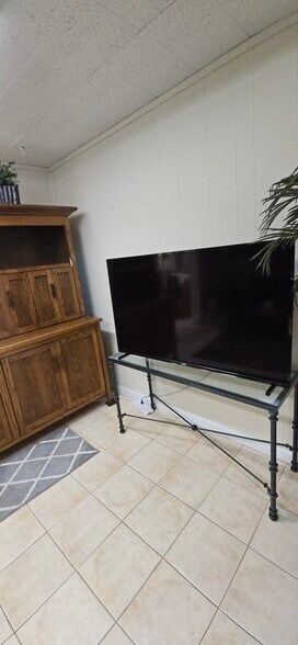 Building Photo - 1447 Lincoln Way