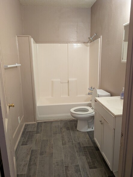 Building Photo - 7416 La Flor Ln