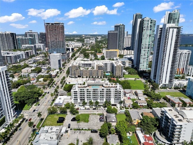 Building Photo - 321 NE 26th St