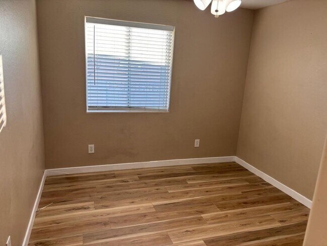 Building Photo - Charming 3BR House in Phoenix