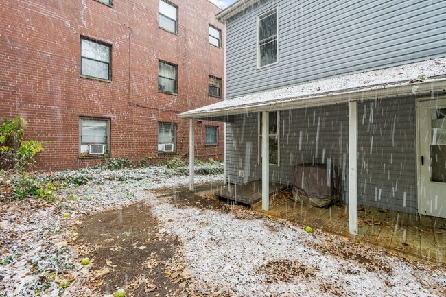 Building Photo - 410 Lorenz Ave